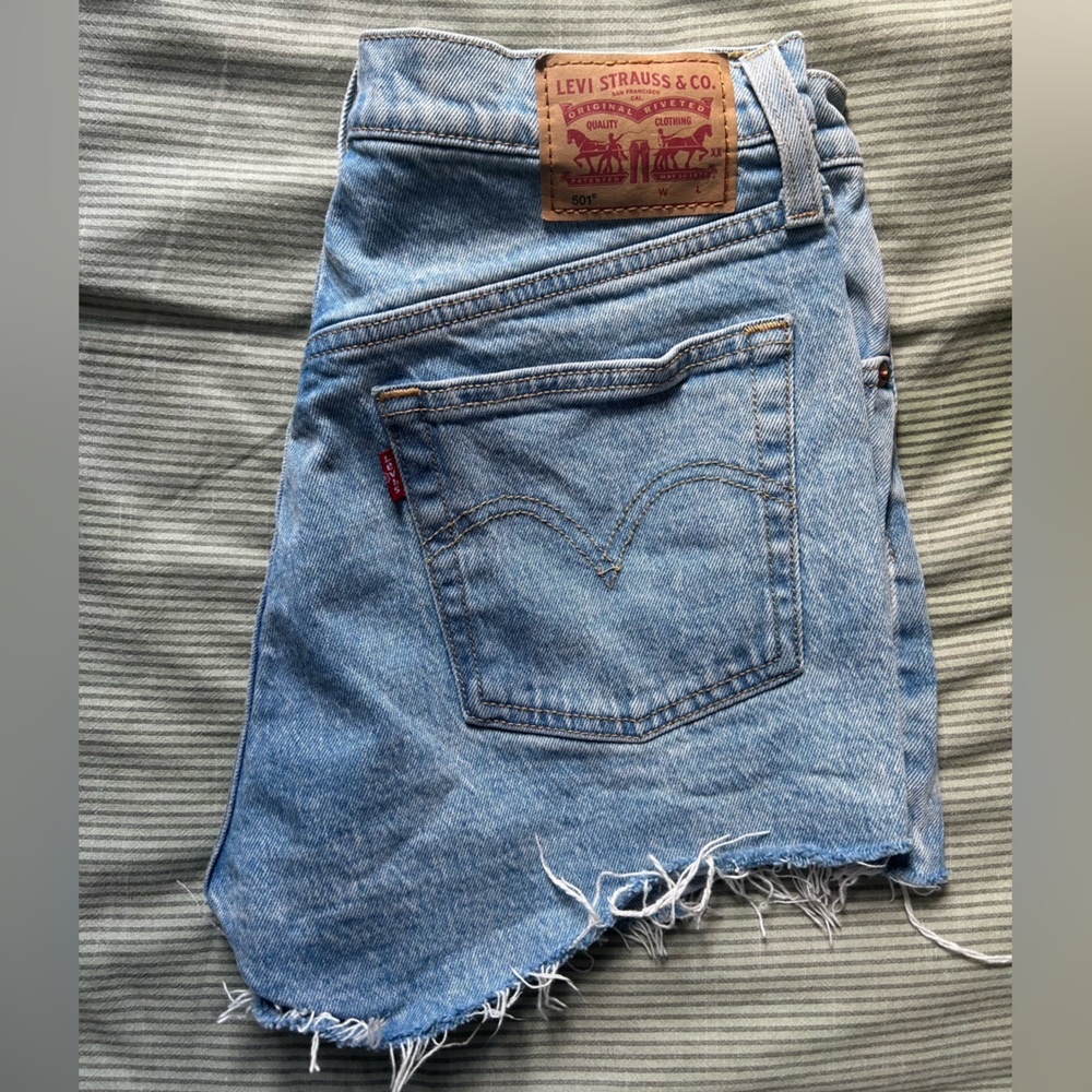501 Levi cutoff denim shorts